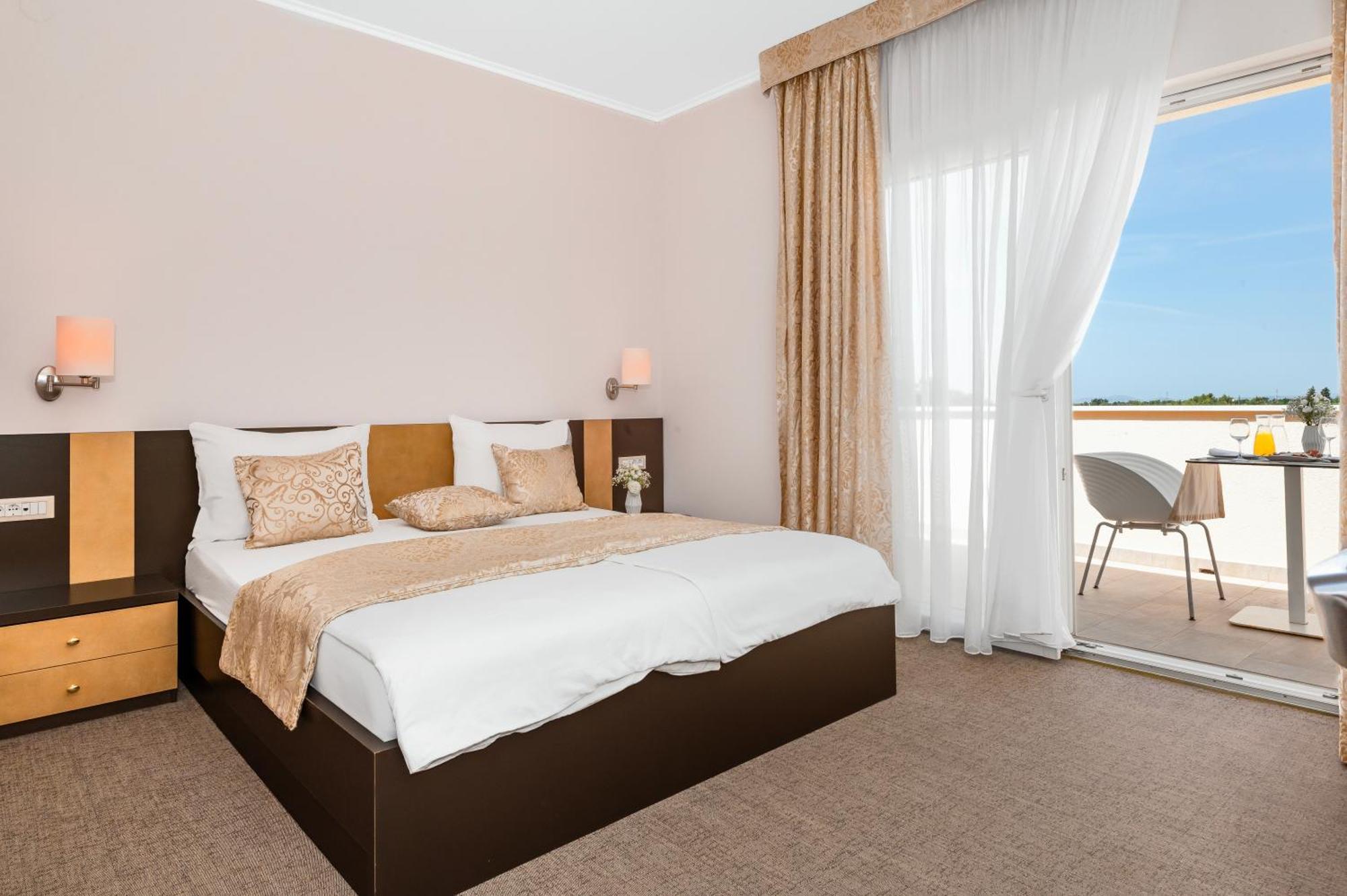 Guest Accommodation Atrium Gulin Lozovac Bagian luar foto