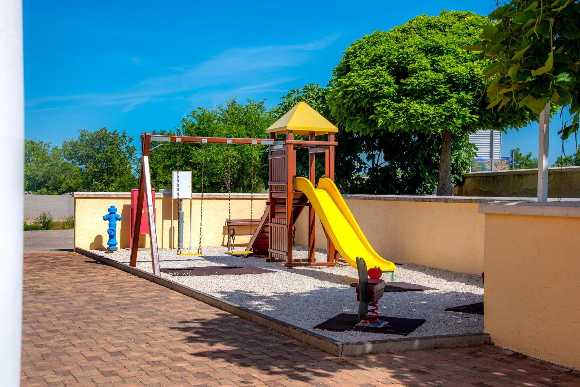 Guest Accommodation Atrium Gulin Lozovac Bagian luar foto