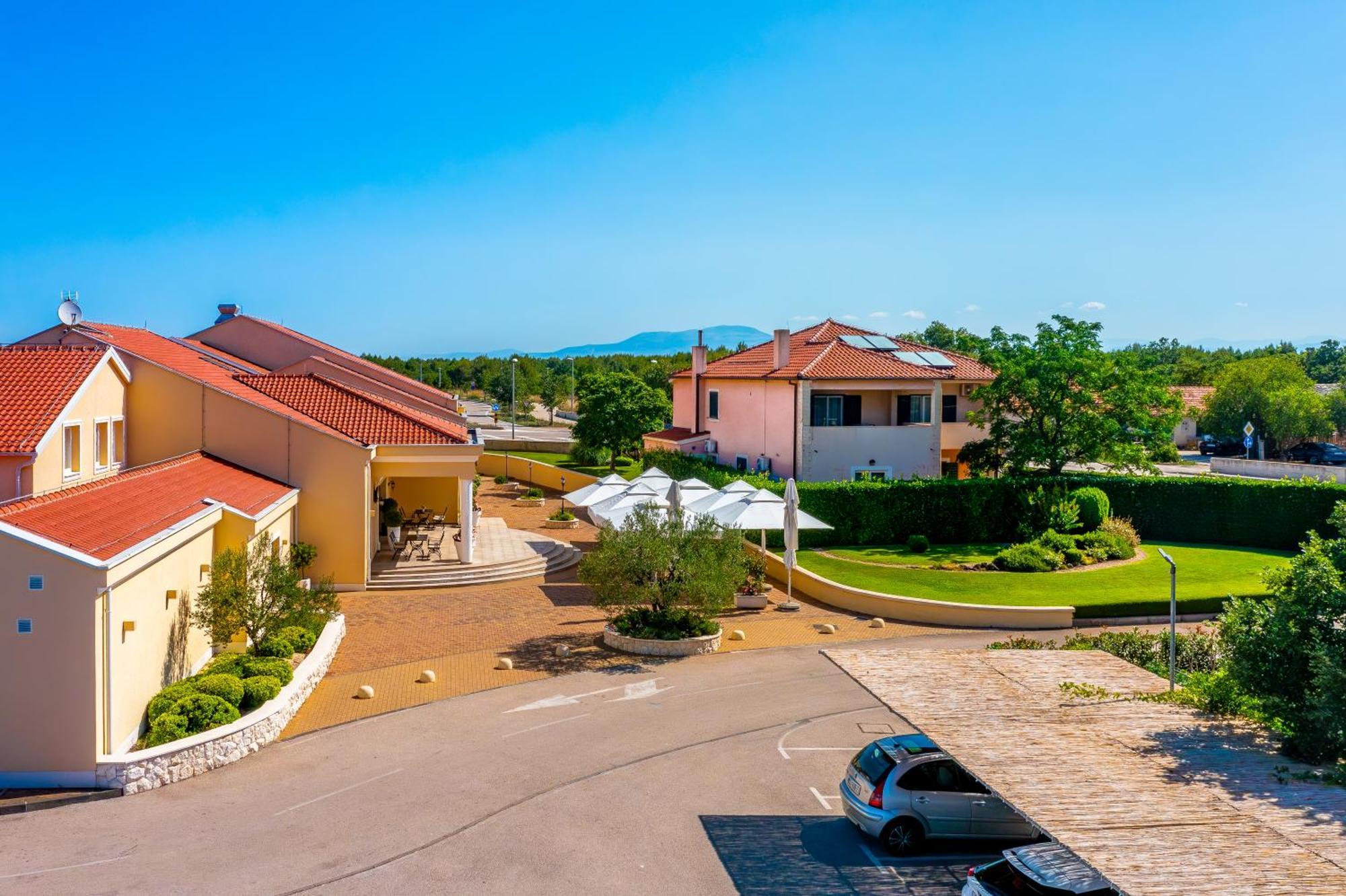 Guest Accommodation Atrium Gulin Lozovac Bagian luar foto