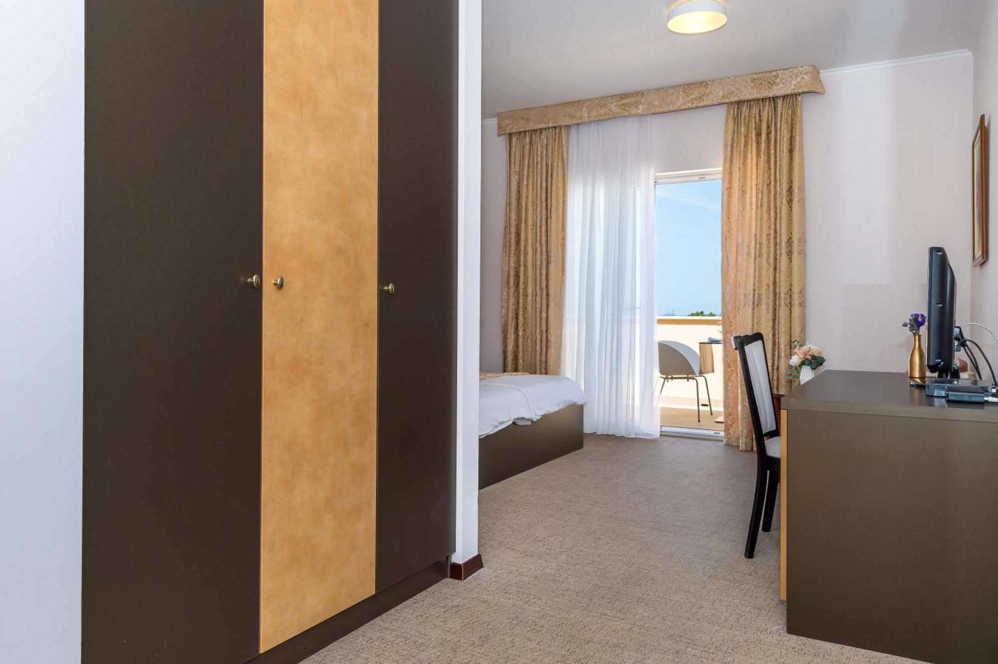 Guest Accommodation Atrium Gulin Lozovac Bagian luar foto