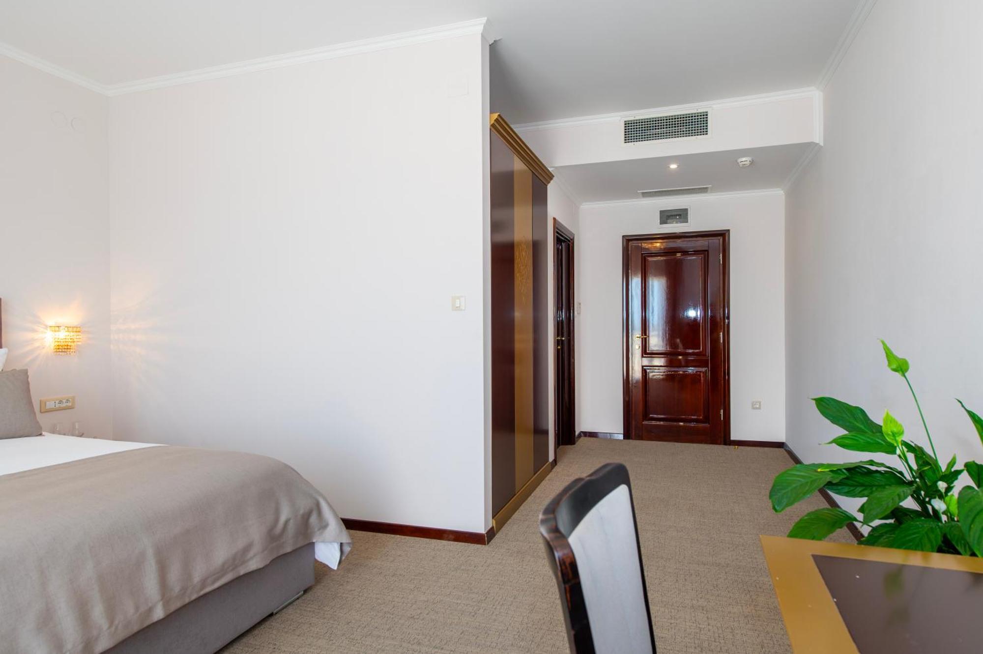 Guest Accommodation Atrium Gulin Lozovac Bagian luar foto